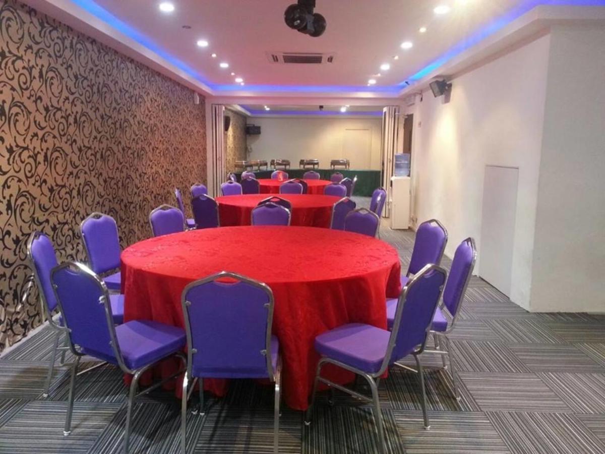 Biz Hotel Batu Pahat Extérieur photo