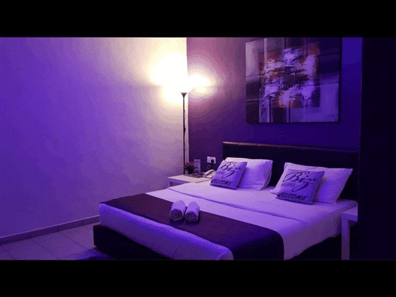 Biz Hotel Batu Pahat Extérieur photo