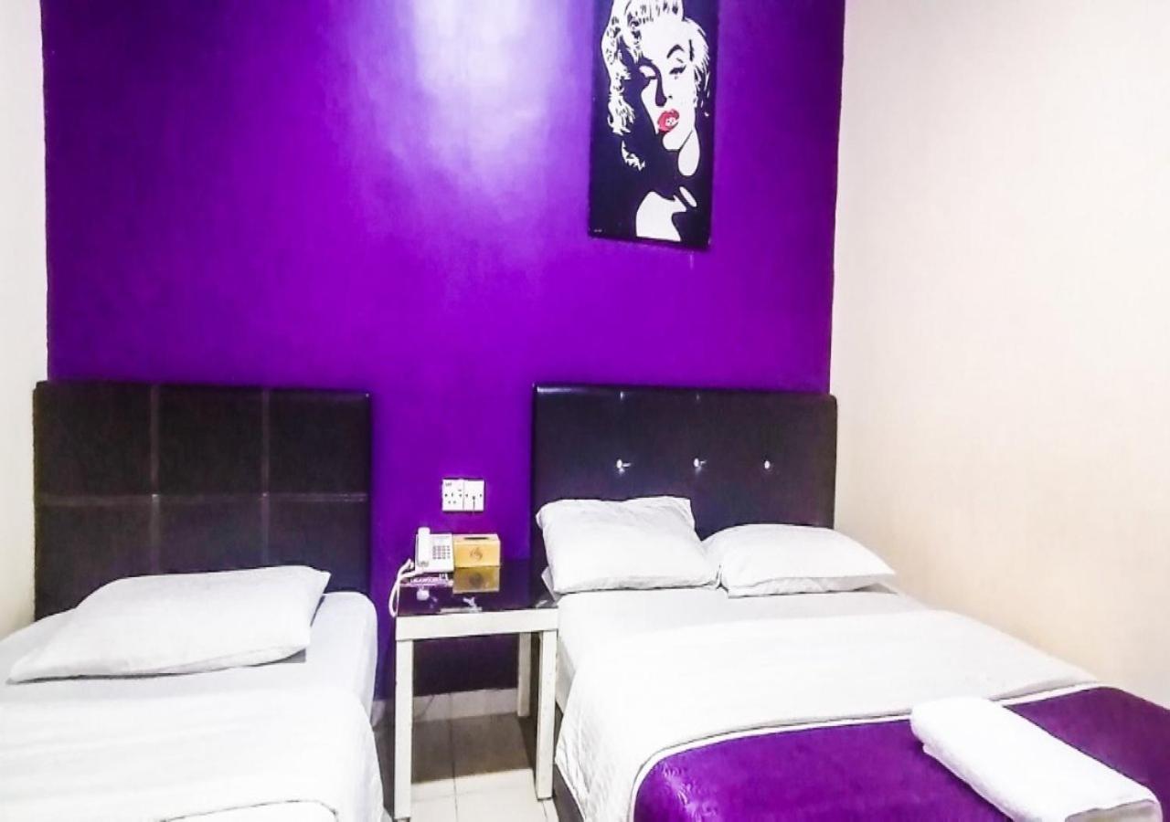 Biz Hotel Batu Pahat Extérieur photo