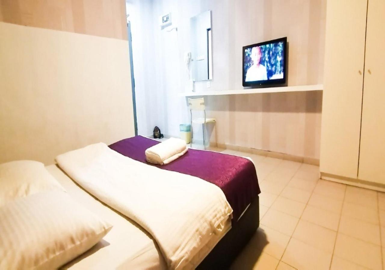 Biz Hotel Batu Pahat Extérieur photo